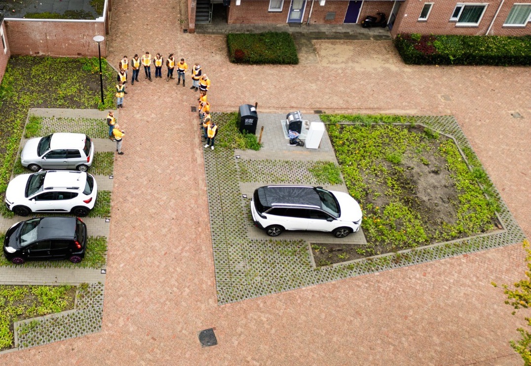 Grasbeton in Ampsen, van boven bekeken.