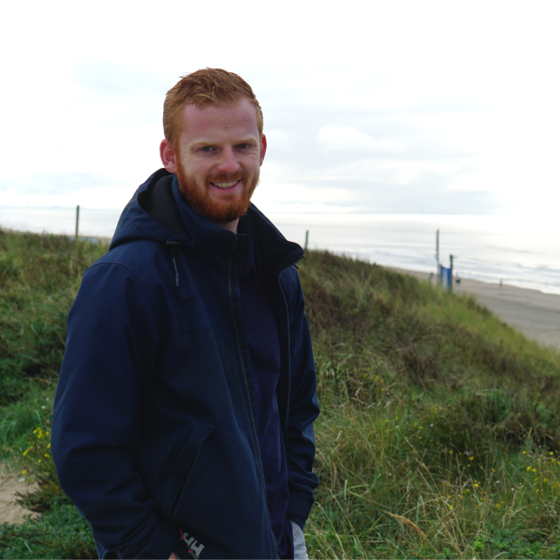 Foto van Jan Treure bij de duinen
