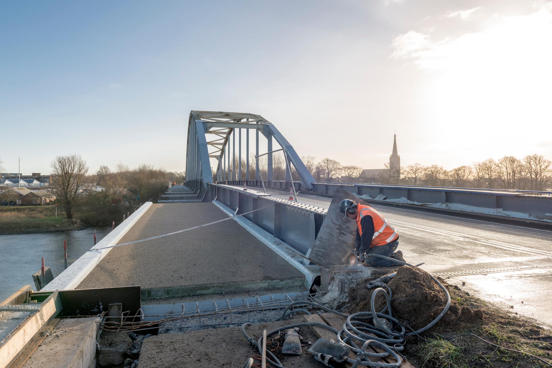 Renovatie Aan Het Fietspad Van De Ijsselbrug Bij Doesburg