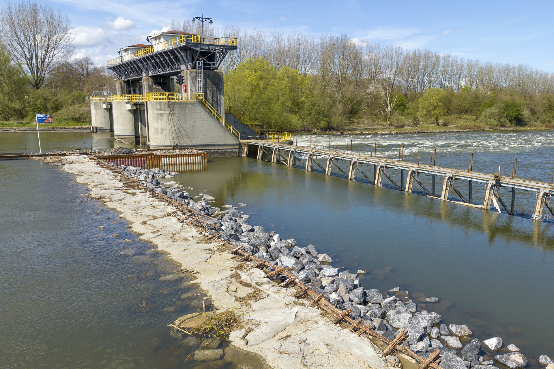 De stuw en het sluiscomplex van Roermond of Roermondse Weerd vormt een geheel van waterwerken ter regulering van de Maas in de Nederlandse provincie Limburg, ten behoeve van de daarop plaatsvindende binnenvaart.
